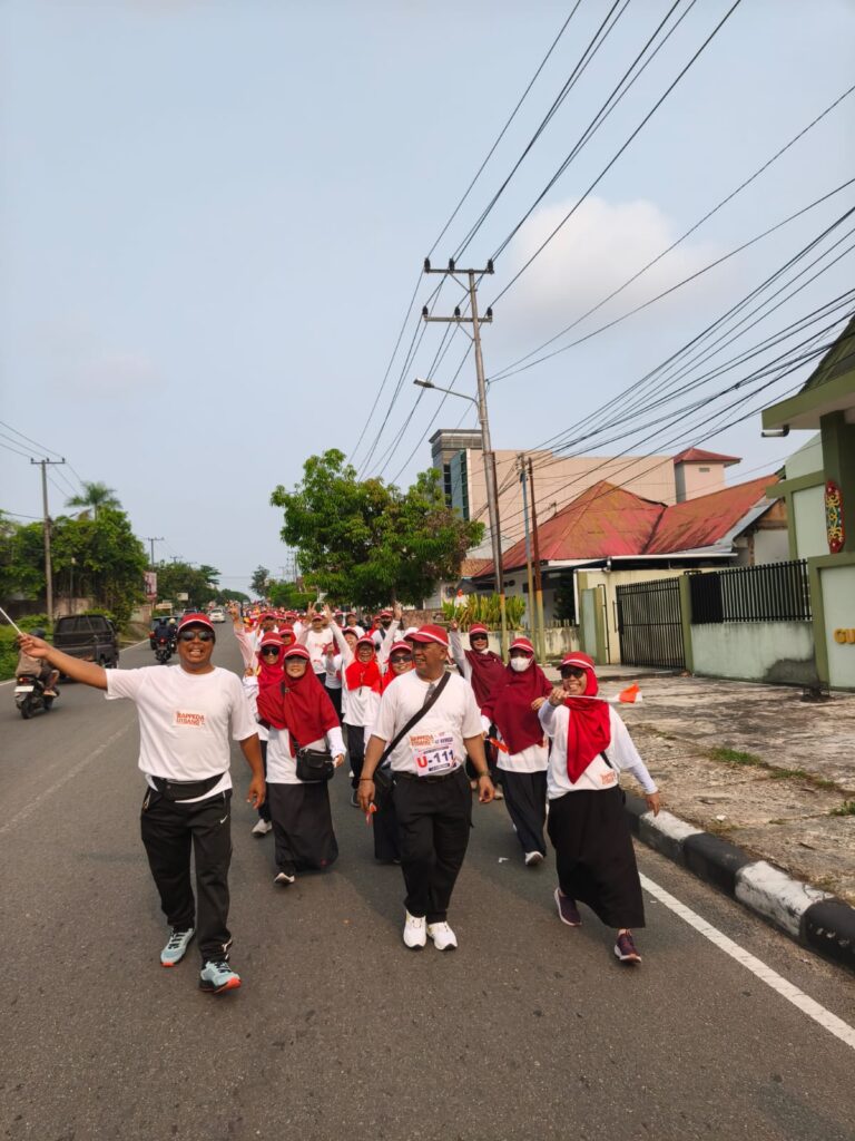 Bappeda Litbang Mengikuti Lomba Jalan Sehat Beregu